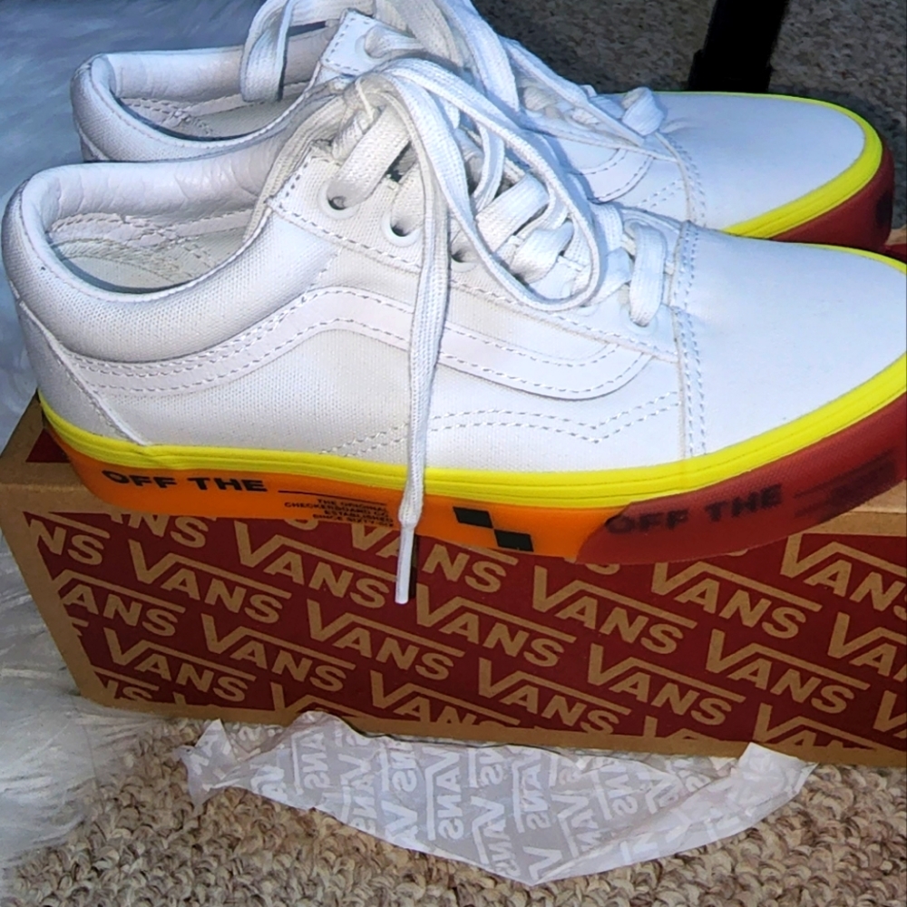 Van's size 4 in boys can be worn by a woman that wears a size 6